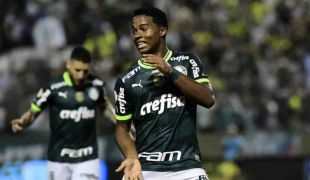 Palmeiras vence o Internacional por 3x0 e assume liderança do Brasileirão